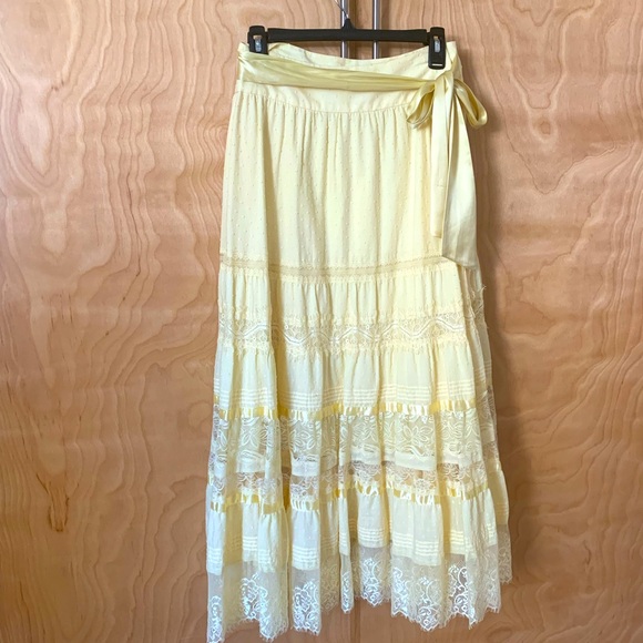 bebe Dresses & Skirts - Woman BeBe skirt lace Cotton size extra small